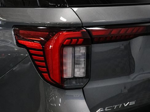 Used 2025 Ford Explorer Active w/ Active Comfort Package AWD/4WD image 15