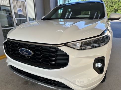 Certified 2023 Ford Escape ST-Line Select w/ Tech Pack #2 AWD/4WD image 2