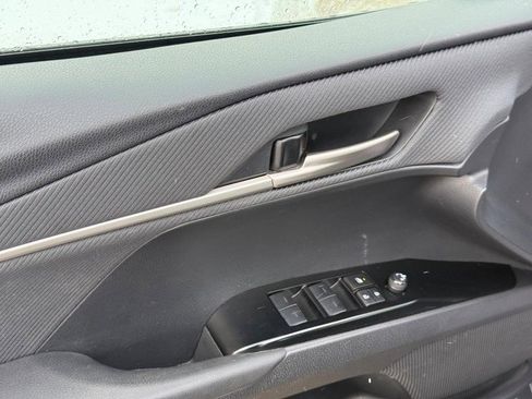 Used 2025 Toyota Camry SE image 17