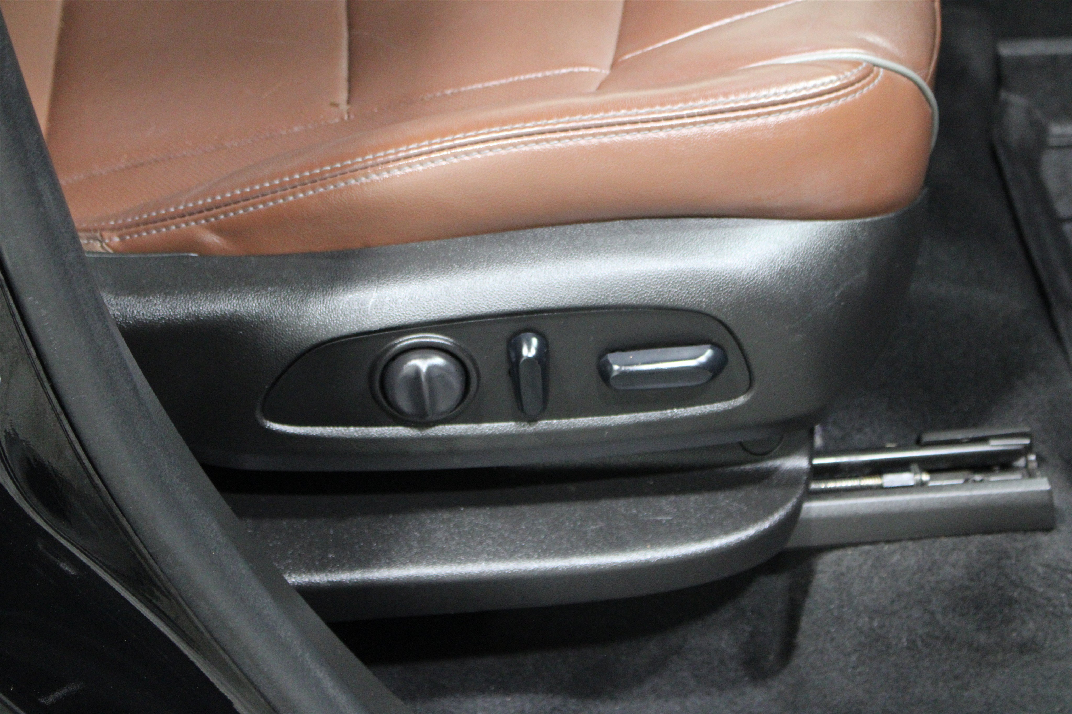 Used 2018 Buick Enclave Avenir w/ Avenir Technology Package AWD/4WD image 30