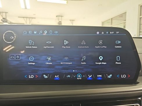 Used 2025 Chevrolet Traverse LT FWD image 28