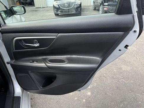 Used 2015 Nissan Altima 2.5 SV FWD image 34
