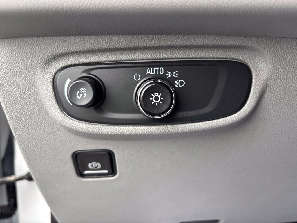 Used 2024 GMC Terrain SLE FWD image 15