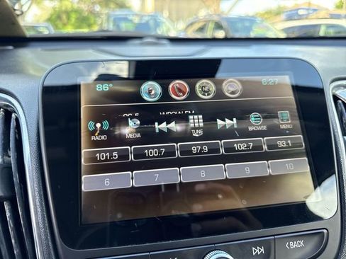 Used 2018 Chevrolet Malibu LT w/ Leather Package FWD image 16