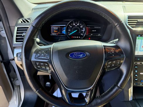 Used 2017 Ford Explorer Limited FWD image 11