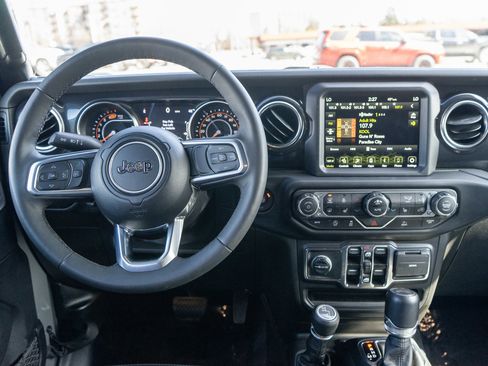 Used 2023 Jeep Wrangler Unlimited Sahara image 13