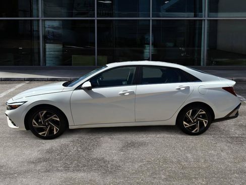 Used 2024 Hyundai Elantra Limited FWD image 4