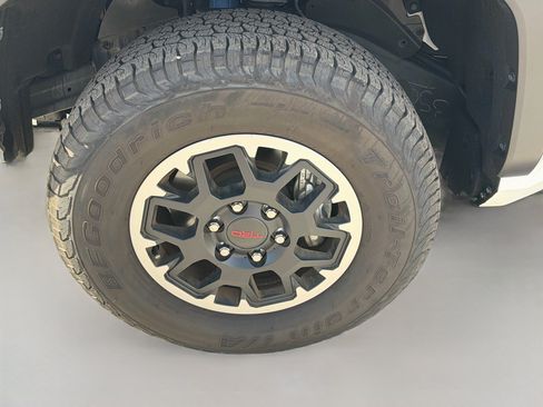 Used 2024 Toyota Tacoma TRD Off-Road w/ TRD Off Road Upgrade Package AWD/4WD image 39