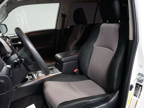 Certified 2019 Toyota 4Runner SR5 AWD/4WD image 25