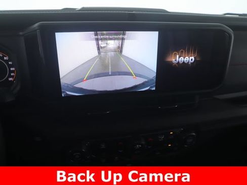 Used 2025 Jeep Wrangler Unlimited Rubicon AWD/4WD image 4