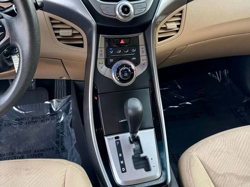 Used 2013 Hyundai Elantra GLS w/ Preferred Pkg image 18
