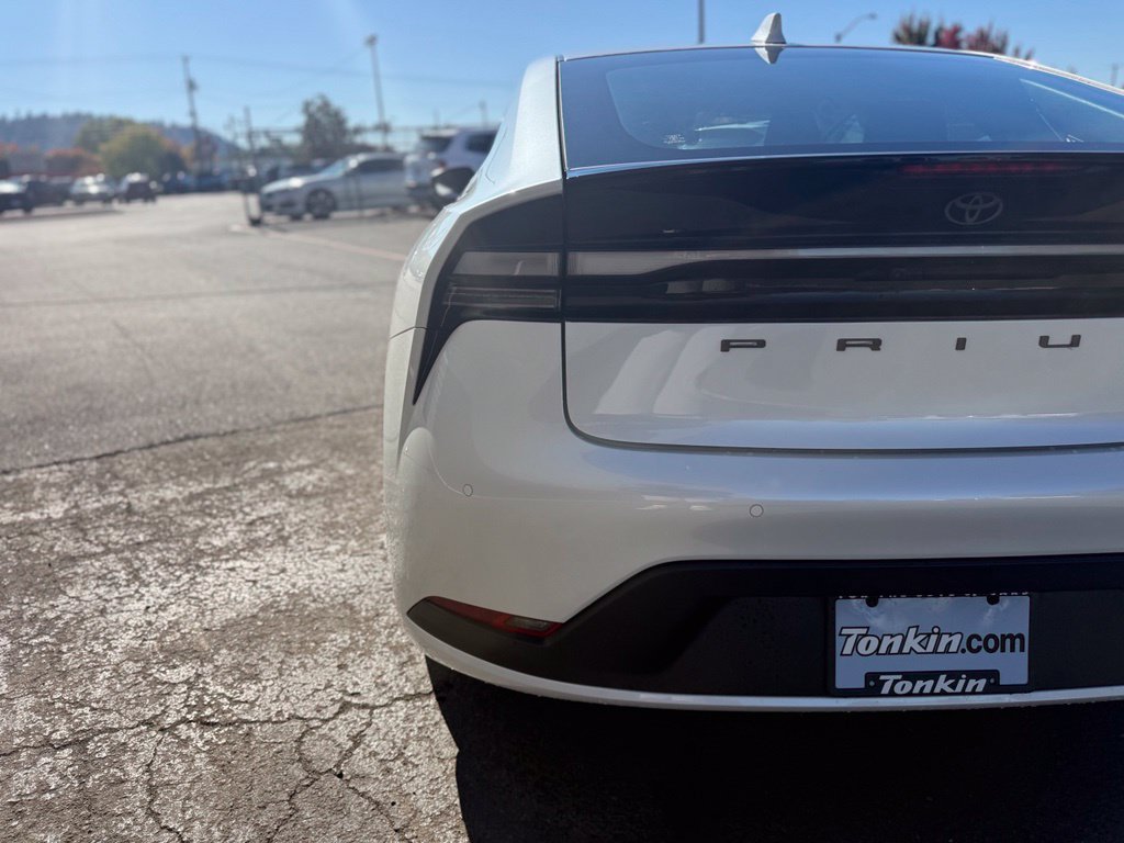 Used 2025 Toyota Prius Plug-In Hybrid FWD image 7