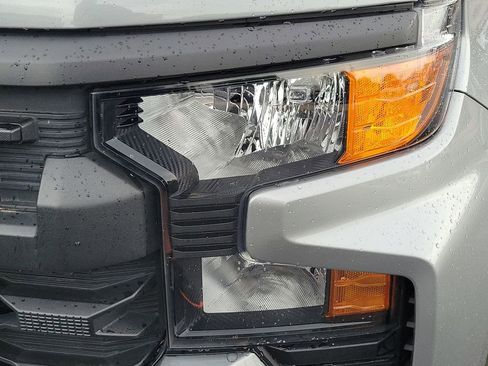 Used 2025 Chevrolet Silverado 1500 Custom image 10