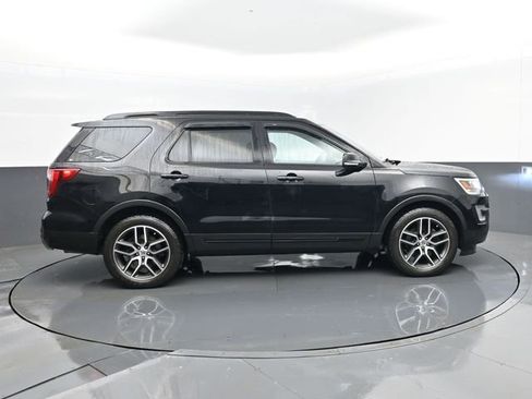 Used 2017 Ford Explorer Sport image 4