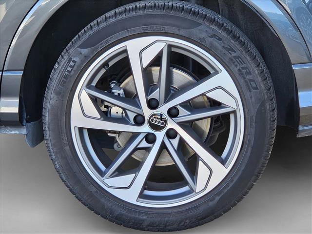 Certified 2025 Audi Q3 2.0T Premium AWD/4WD image 9