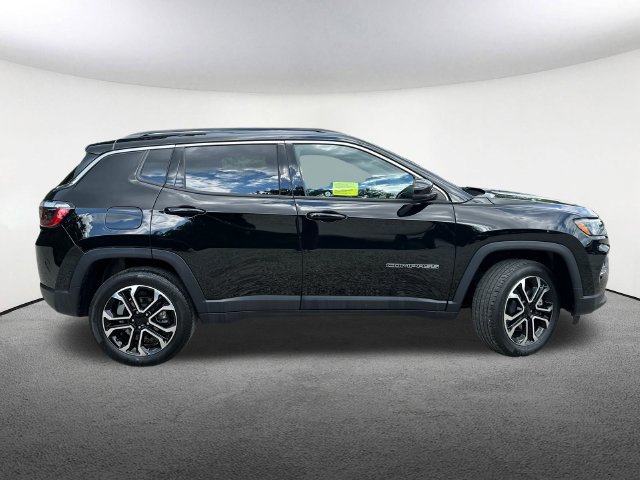 Used 2023 Jeep Compass Limited w/ Sun and Sound Group AWD/4WD image 18