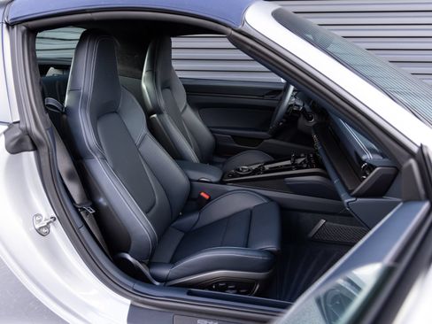 Certified 2025 Porsche 911 Targa 4 GTS AWD/4WD image 32