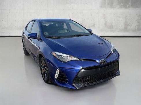 Used 2017 Toyota Corolla SE w/ SE Premium Package image 3
