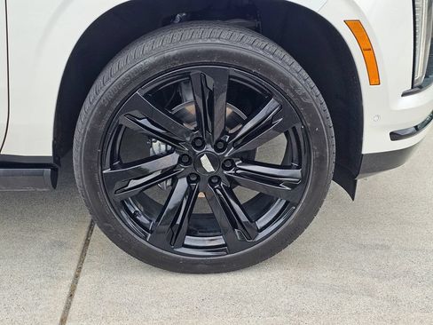 Certified 2025 Cadillac Escalade Sport Platinum AWD/4WD image 9