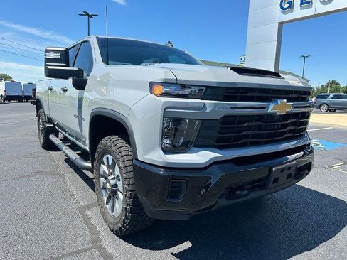 Used 2024 Chevrolet Silverado 2500 Custom w/ Custom Value Package AWD/4WD image 2