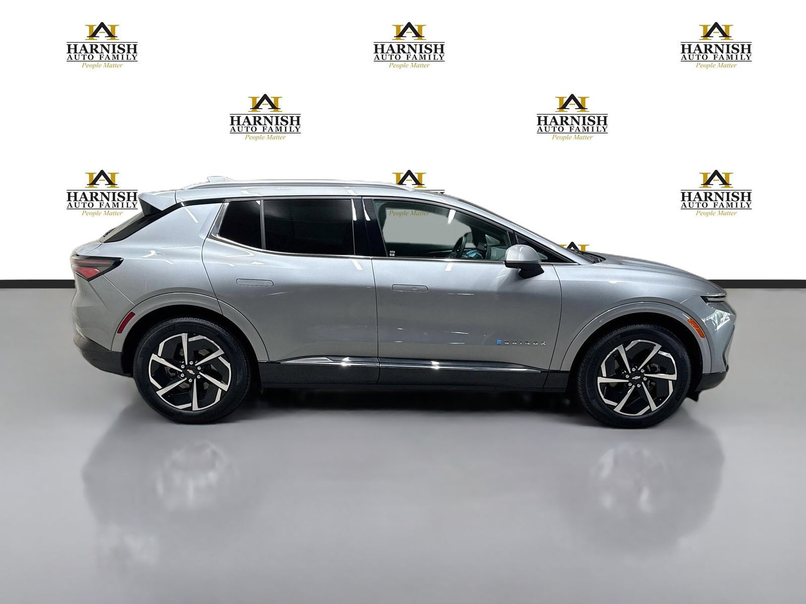 Used 2024 Chevrolet Equinox EV LT FWD image 4