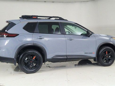 Used 2025 Nissan Rogue SV image 7