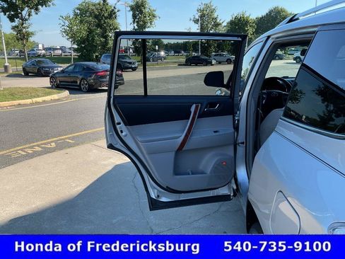 Used 2013 Toyota Highlander Limited FWD image 16