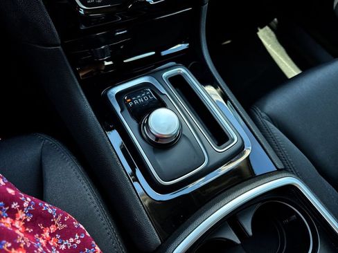 Used 2023 Chrysler 300 Touring w/ Safetytec Plus Group RWD image 19