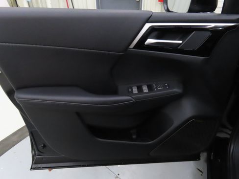 New 2025 Mitsubishi Outlander SE image 9