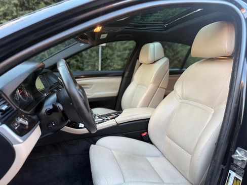 Used 2012 BMW 550i xDrive Sedan image 22