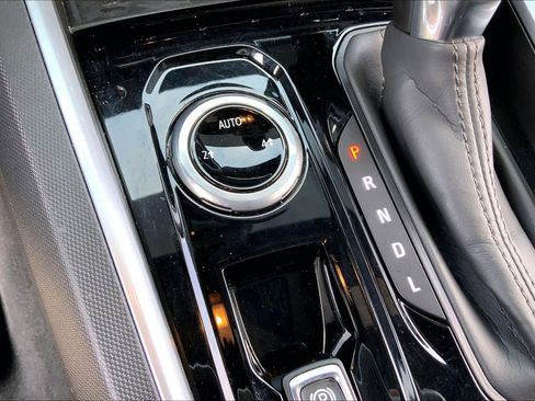 Used 2024 Chevrolet Colorado LT w/ LT Convenience Package image 32