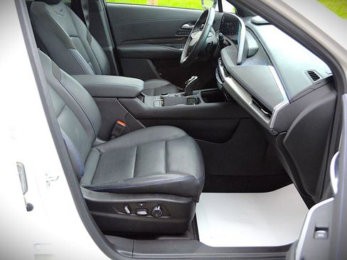 Used 2024 Cadillac XT4 Sport image 18