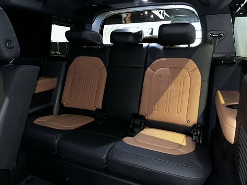 Used 2024 Land Rover Defender 130 X AWD/4WD image 27