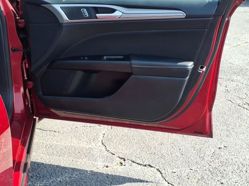 Used 2017 Ford Fusion SE FWD image 12