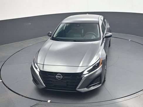 Used 2025 Nissan Altima 2.5 SV FWD image 23