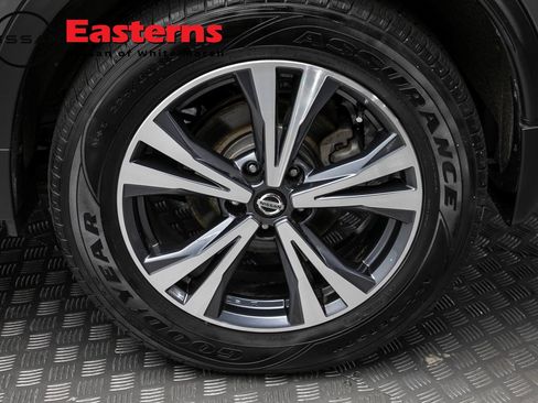 Used 2019 Nissan Rogue SV w/ Sun & Sound Touring Package AWD/4WD image 8