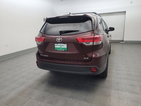 Used 2019 Toyota Highlander XLE FWD image 6