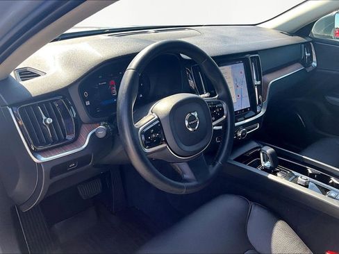 Used 2024 Volvo V60 B5 Cross Country Plus image 14
