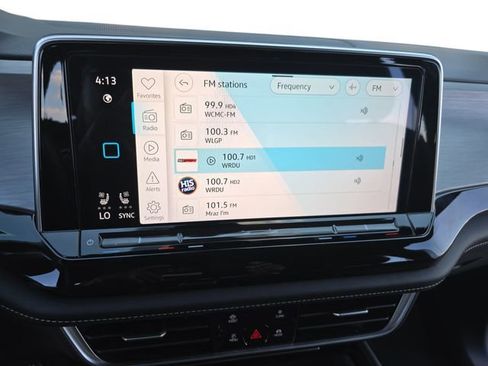 Used 2025 Volkswagen Atlas Cross Sport SE FWD image 9