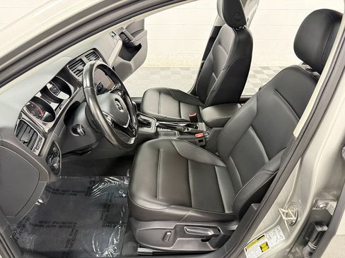 Used 2018 Volkswagen Golf SE FWD image 10