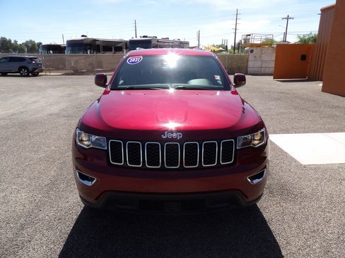 Used 2021 Jeep Grand Cherokee Laredo X AWD/4WD image 3