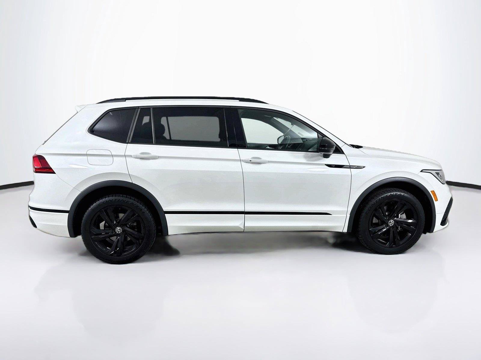 Used 2023 Volkswagen Tiguan SE R-Line FWD image 8
