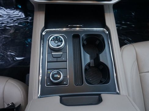 Used 2024 Ford Expedition Max XLT image 16