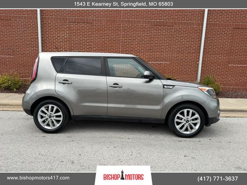Used 2018 Kia Soul + FWD image 8
