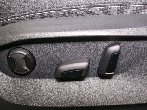 Used 2025 Volkswagen Taos SEL w/ Black Wheel Plus Package image 43