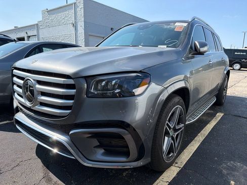 Used 2025 Mercedes-Benz GLS 450 4MATIC w/ AMG Line Exterior image 4