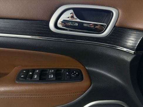 Used 2020 Jeep Grand Cherokee Summit AWD/4WD image 16