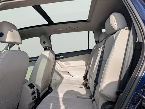 Used 2023 Volkswagen Tiguan SE w/ Panoramic Sunroof Package FWD image 15
