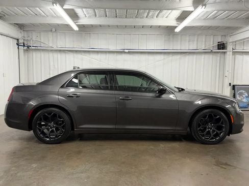 Used 2019 Chrysler 300 Touring w/ Sport Appearance Package RWD image 3