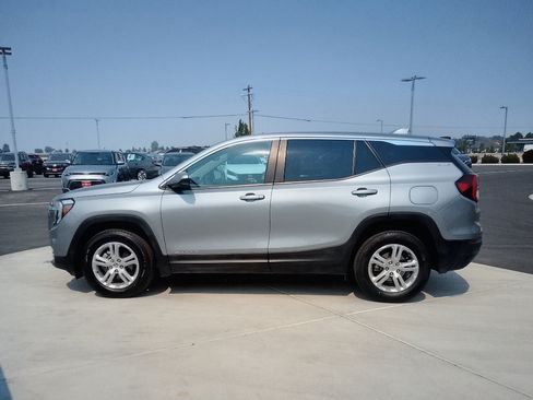 Used 2024 GMC Terrain SLE AWD/4WD image 6